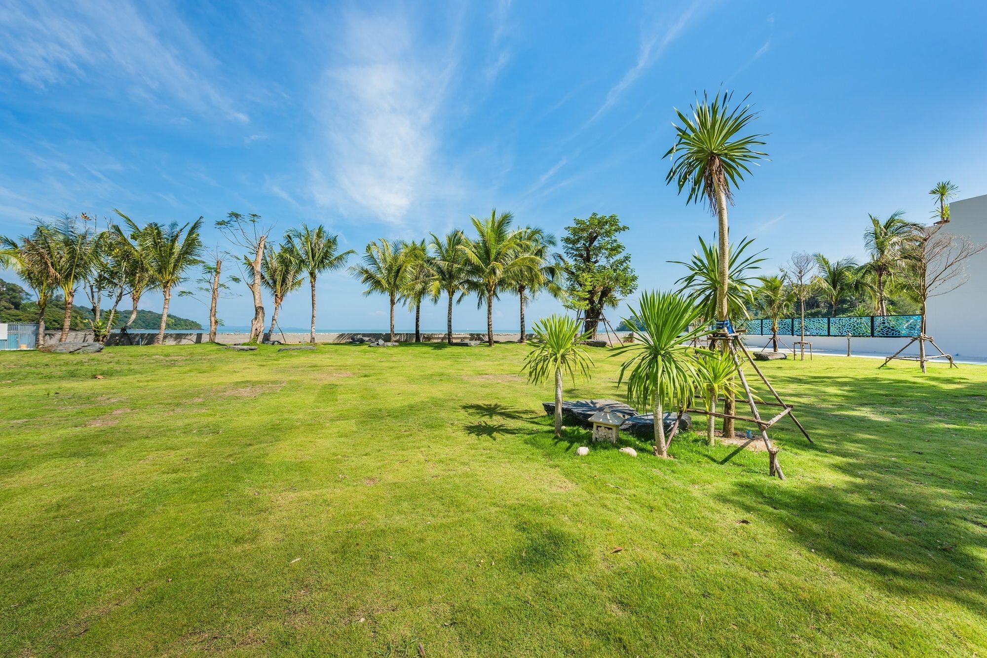 Hotel Tide Phuket Beach Front Exterior foto