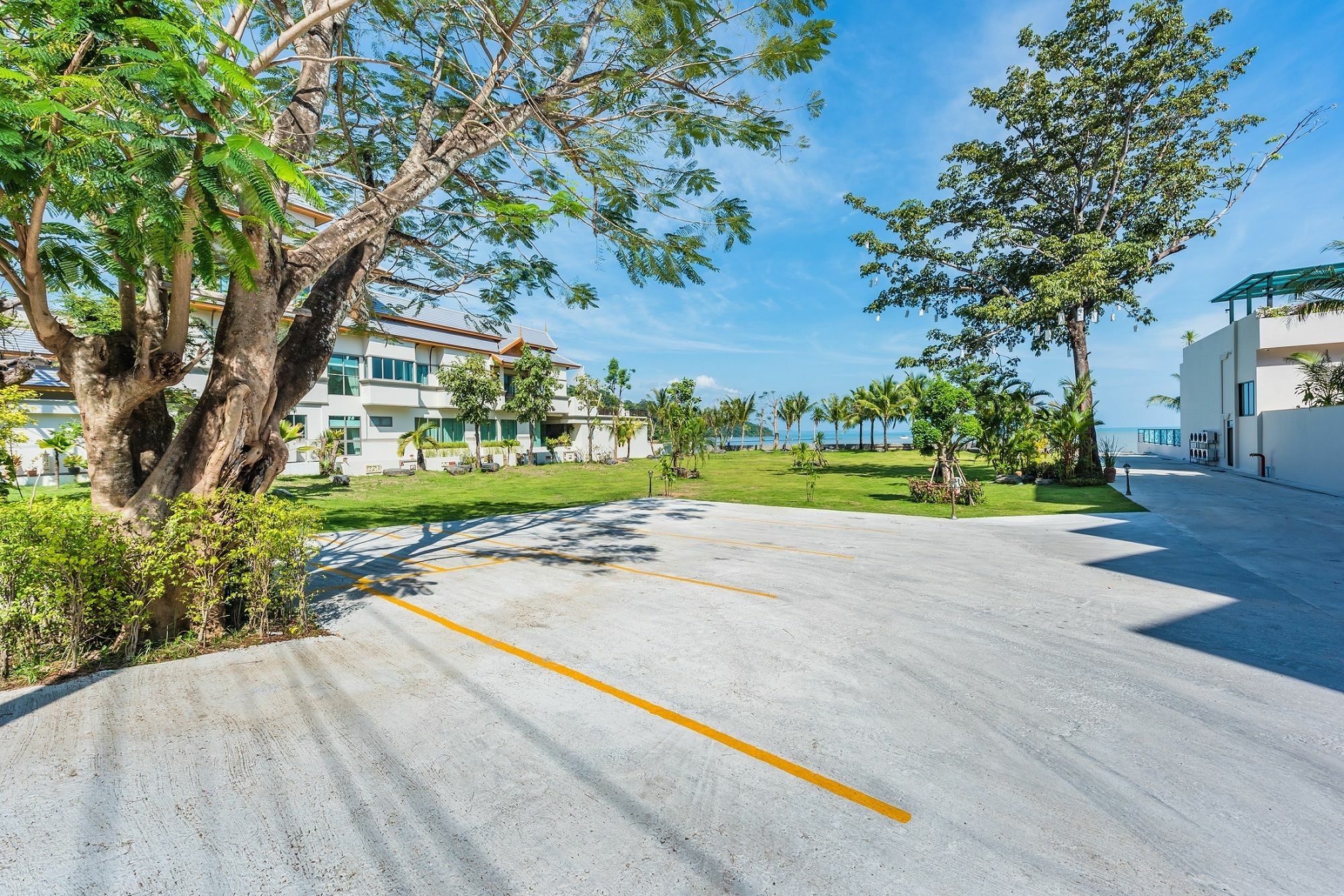 Hotel Tide Phuket Beach Front Exterior foto